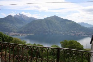 Immobilien Comer See San Siro mit Balkon uns Seeblick