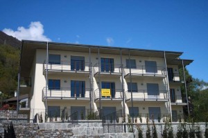 Immobilien Comer See Gera Lario mit Schwimmbad und Seeblick