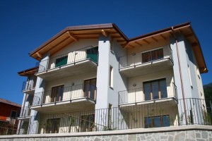 Immobilien Comer See Gera Lario mit Schwimmbad und seeblick