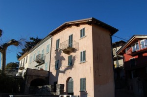 Immobilien Comer See nahe Menaggio direkt am See mit Terrassen